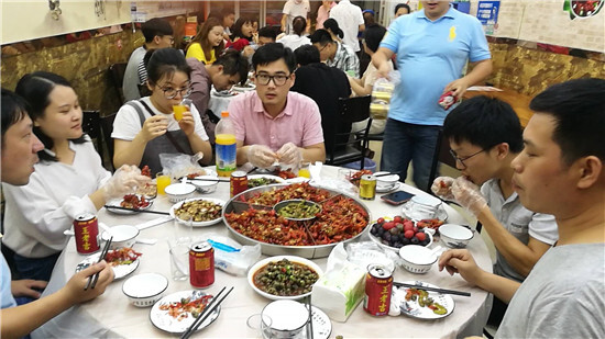 夏日標(biāo)配，小龍蝦盛宴走起！