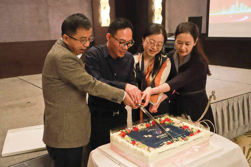 新起點(diǎn)，贏未來(lái)——優(yōu)遠(yuǎn)一周歲生日快樂(lè)！